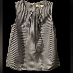 Blue stripe pleated collar sleeveless top. Vineyard vines small
